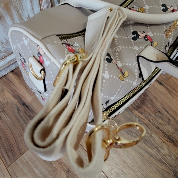 NWT Disney Mickey Mouse Monogram Weekender - Picture 11 of 11